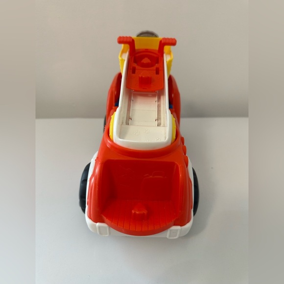 Fisher Price Little People Lift 'n Lower Fire Truck Engine Sounds Lights Tested - Picture 4 of 7